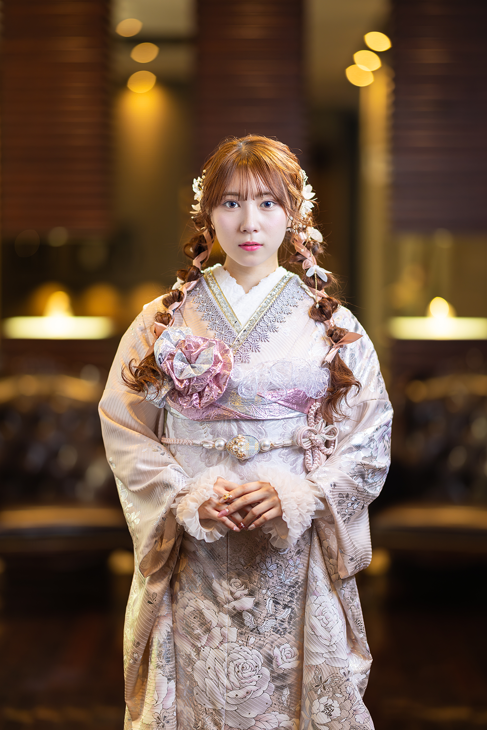 ピンクの花柄振袖にレースとパール小物を合わせた大人かわいいコーデ