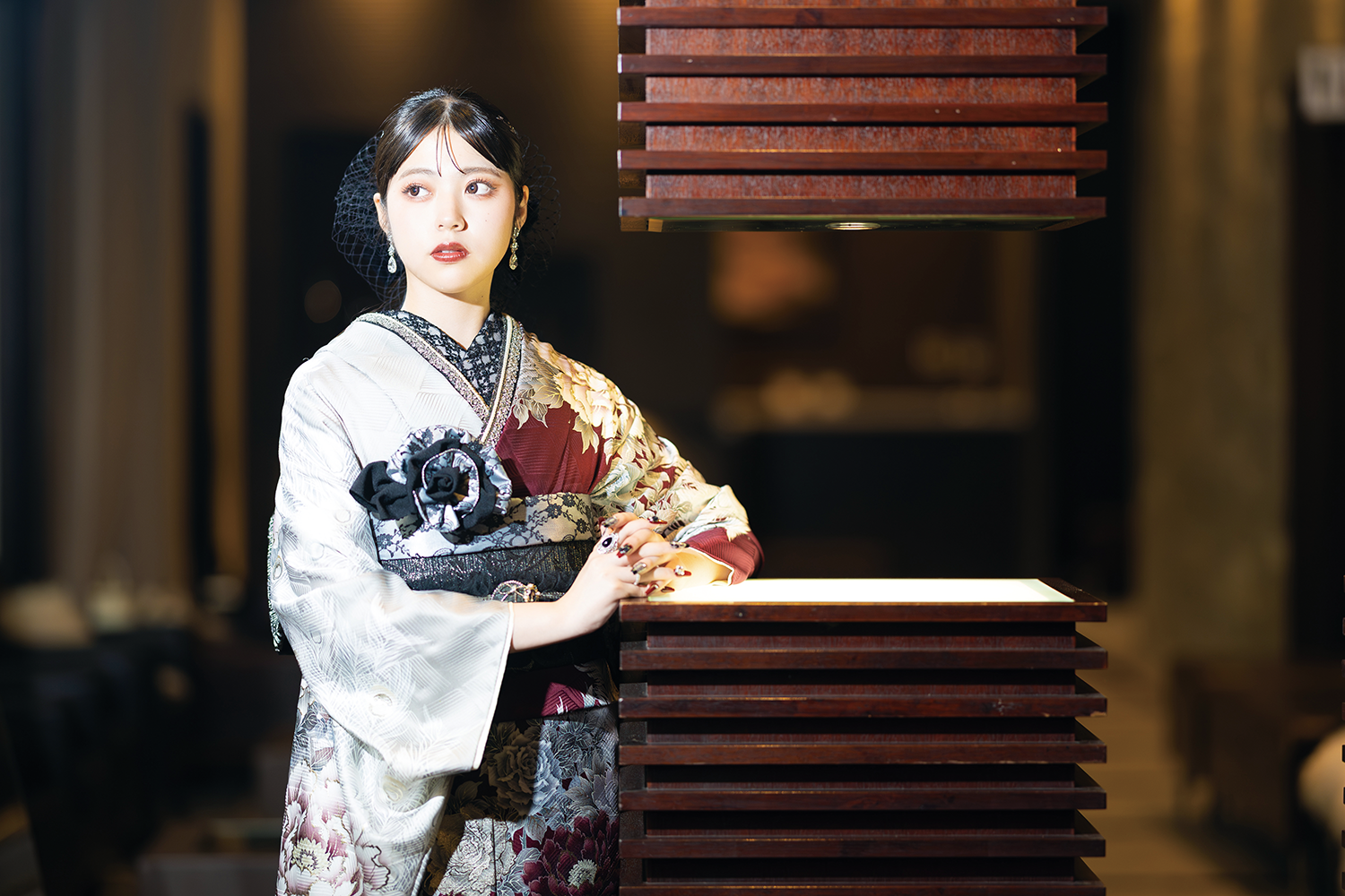 黒レースの帯とヘッドドレスを合わせたモード系振袖のコーデ