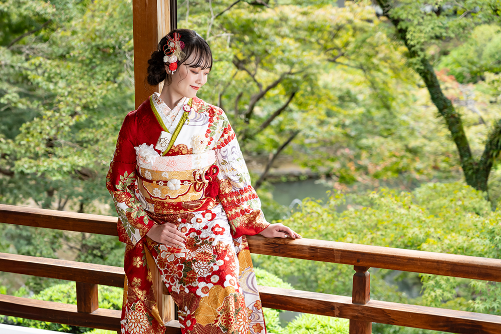 屋外での前撮り撮影の写真