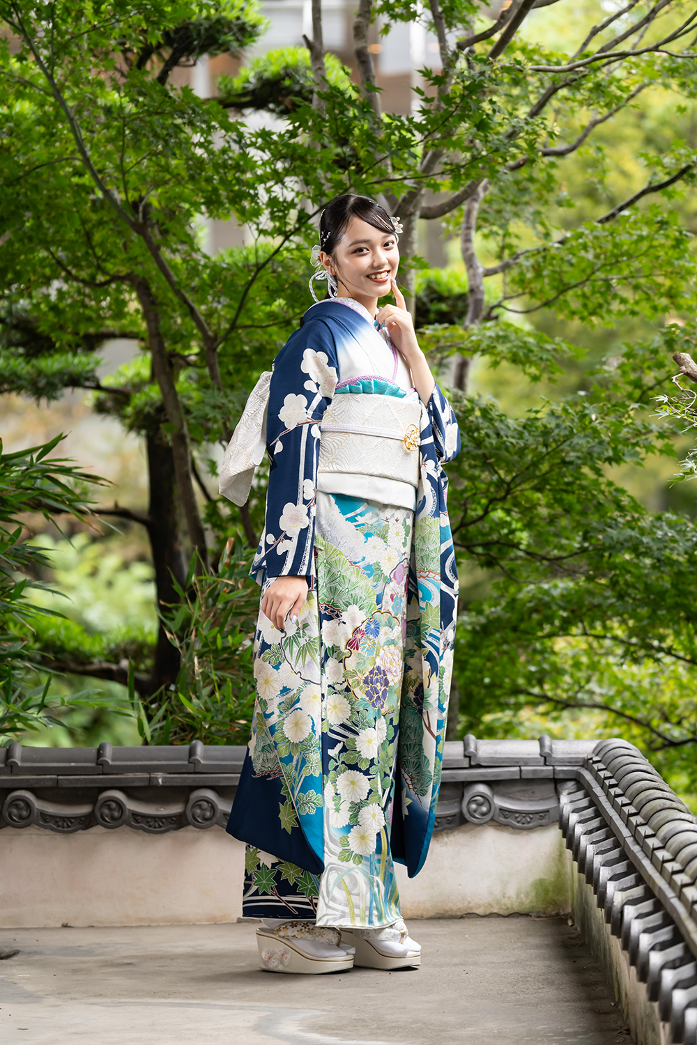 菊の花模様が咲き誇る振袖